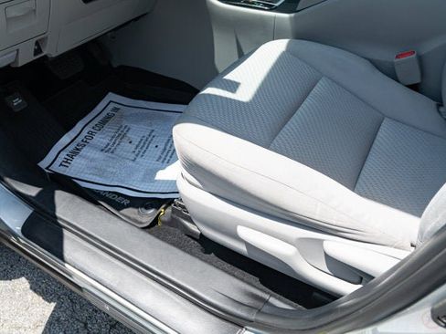 Used 2019 Toyota Highlander LE FWD image 25