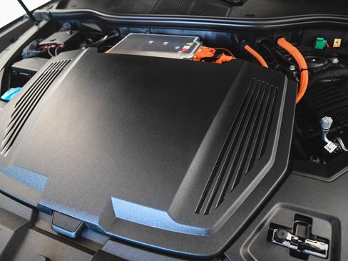 Used 2024 Audi Q8 e-tron Premium Plus w/ Premium Plus Package image 35