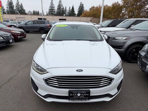 Used 2019 Ford Fusion SE image 2