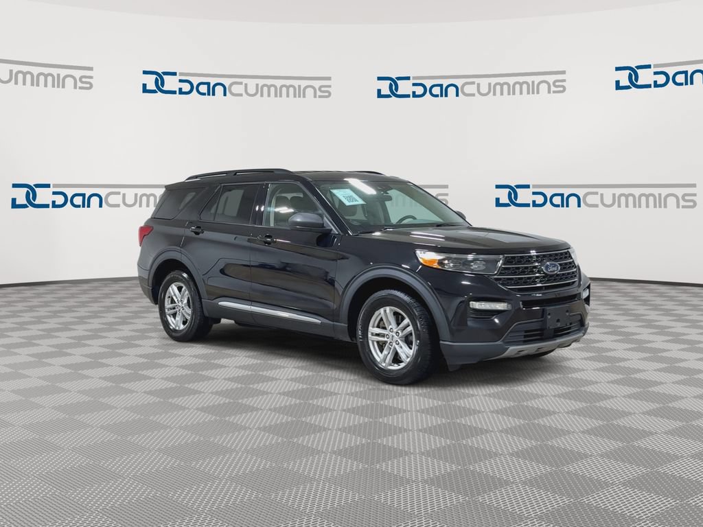 Used 2023 Ford Explorer XLT w/ Equipment Group 202A AWD/4WD image 2