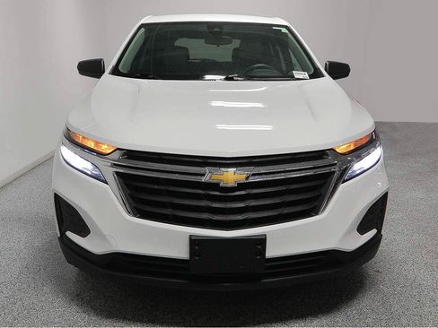 Used 2022 Chevrolet Equinox LS w/ LS Convenience Package FWD image 2
