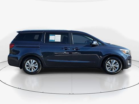 Used 2017 Kia Sedona LX w/ LX Essentials Premium Package FWD image 5
