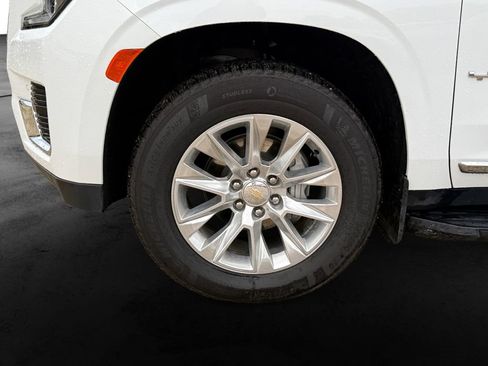 Used 2023 GMC Yukon SLT AWD/4WD image 13