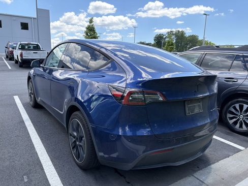 Used 2021 Tesla Model Y Long Range AWD/4WD image 4