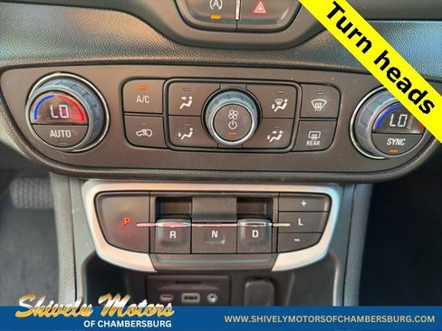 Used 2022 GMC Terrain SLT image 25