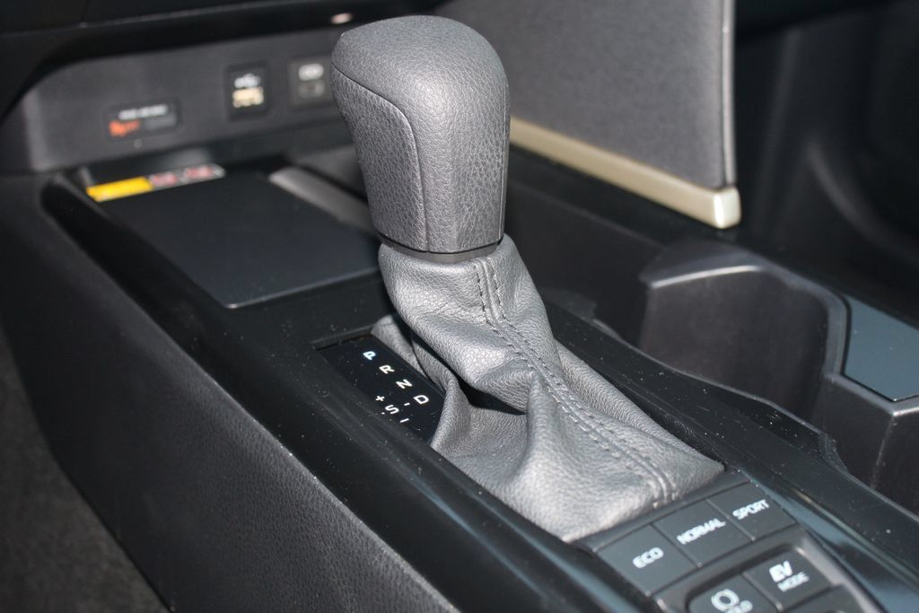 Used 2025 Toyota Camry LE FWD image 28