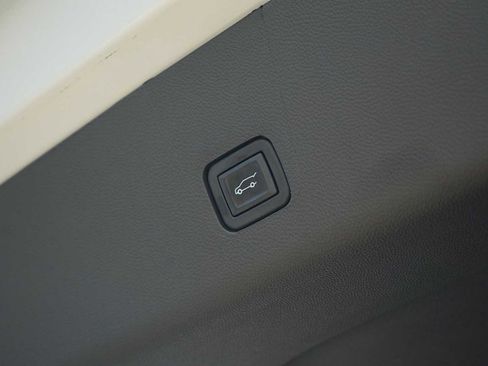 Used 2022 Chevrolet Traverse RS image 26