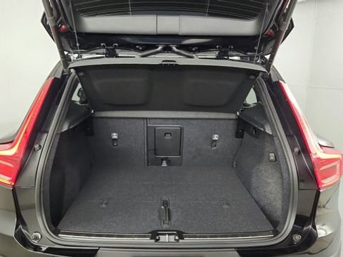 Used 2025 Volvo XC40 B5 Plus w/ Protection Package Premier AWD/4WD image 37