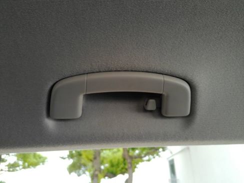 Used 2022 Volkswagen Tiguan S image 27