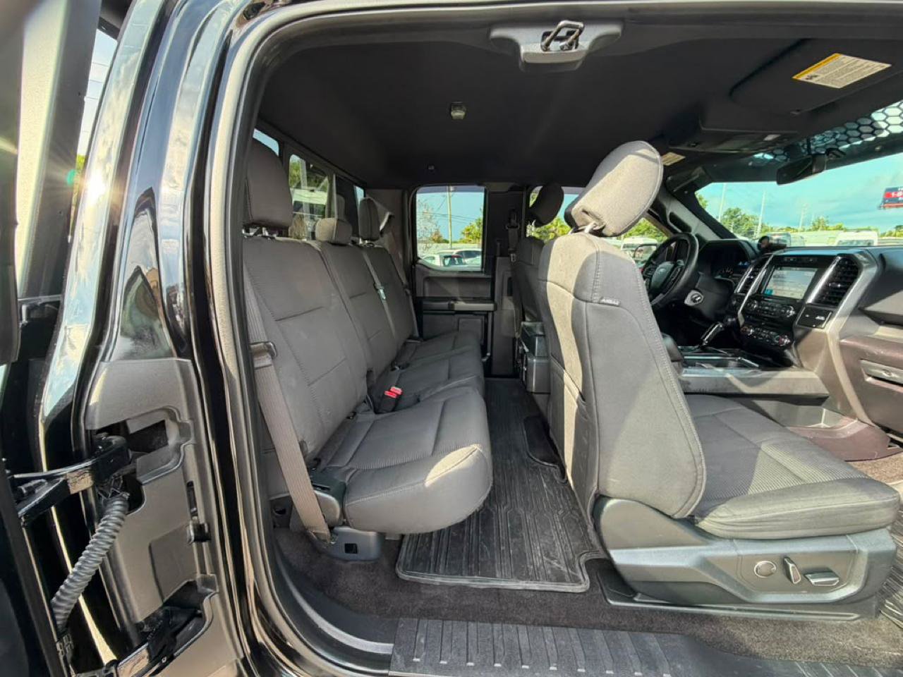 Used 2017 Ford F150 XLT w/ Equipment Group 302A Luxury AWD/4WD image 10