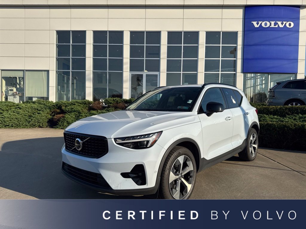 Used 2026 Volvo XC40 B5 Plus AWD/4WD image 1