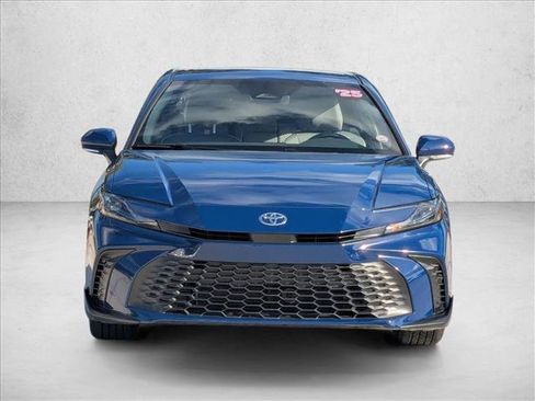 Used 2025 Toyota Camry SE image 2