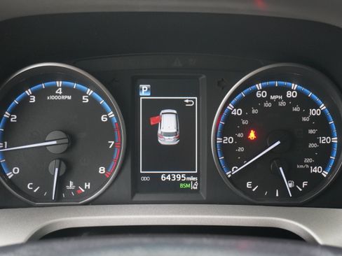 Used 2018 Toyota RAV4 XLE FWD image 16