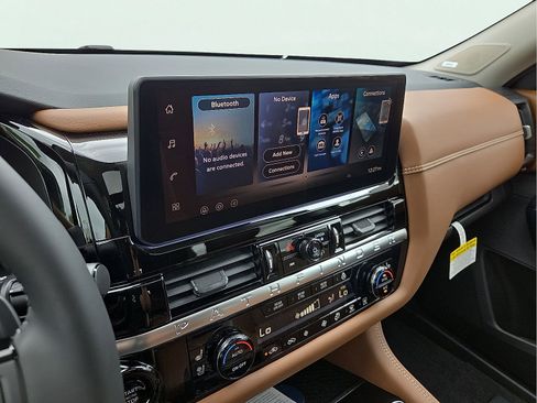 New 2026 Nissan Pathfinder Platinum AWD/4WD image 18