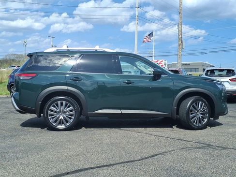 Certified 2023 Nissan Pathfinder SL w/ SL Premium Package AWD/4WD image 2