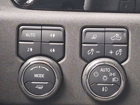 Used 2024 Chevrolet Silverado 1500 High Country AWD/4WD image 25