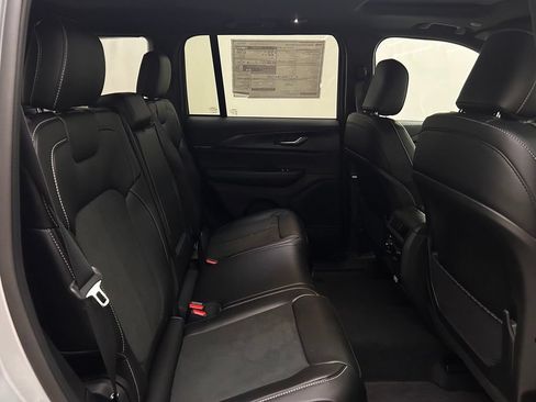 New 2025 Jeep Grand Cherokee Altitude AWD/4WD image 15