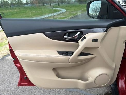 Used 2018 Nissan Rogue SV w/ Premium Package image 20