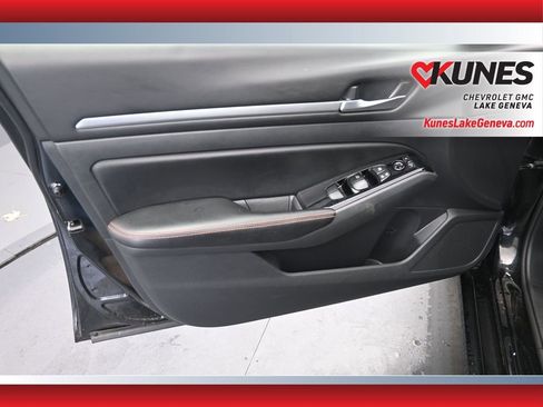 Used 2024 Nissan Altima 2.5 SR image 15