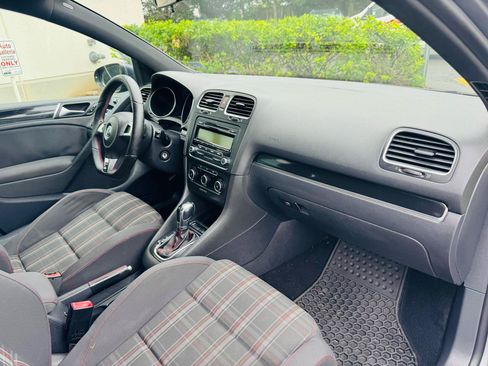 Used 2011 Volkswagen Golf 4-Door FWD image 23