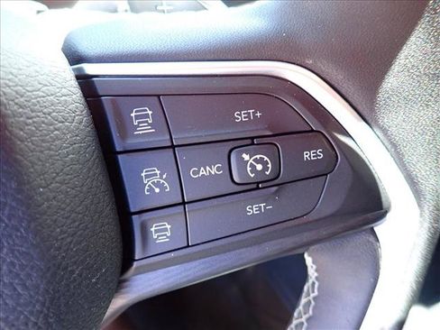 Used 2023 Jeep Grand Cherokee Altitude AWD/4WD image 19