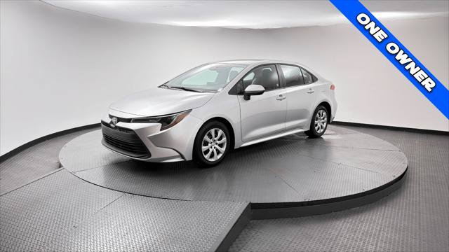 Used 2025 Toyota Corolla LE FWD image 2