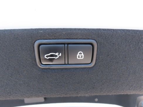 Used 2018 Genesis G80 3.3T Sport RWD image 15