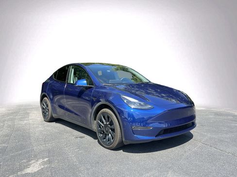 Used 2023 Tesla Model Y Long Range AWD/4WD image 2
