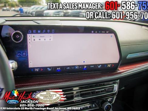 Used 2024 Chevrolet Traverse Z71 w/ Enhanced Driving Package AWD/4WD image 19