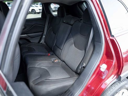 Used 2021 Jeep Cherokee Latitude image 14