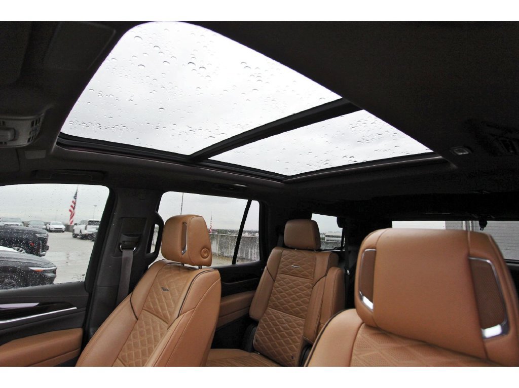 Used 2022 Cadillac Escalade Premium Luxury w/ Performance Package RWD image 30