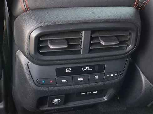 Used 2025 Honda Pilot TrailSport image 16