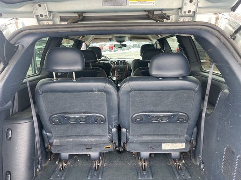 Used 2001 Chrysler Town & Country Limited image 11