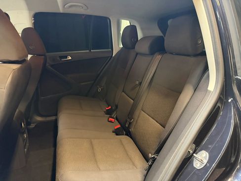 Used 2017 Volkswagen Tiguan Limited w/ Premium Package image 18