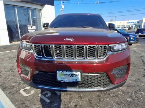 Used 2025 Jeep Grand Cherokee Laredo X w/ Luxury Tech Group I image 7