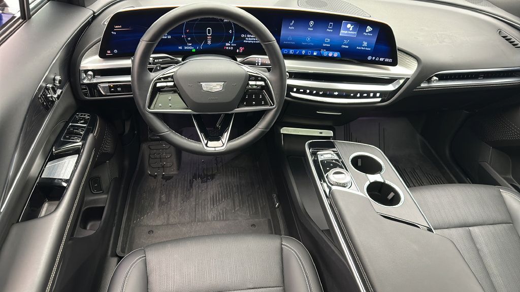 Used 2024 Cadillac Lyriq Luxury w/ LPO, Floor Liner Package AWD/4WD image 10