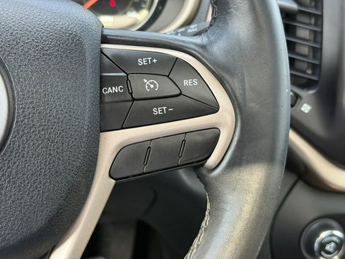 Used 2015 Jeep Cherokee Limited AWD/4WD image 23