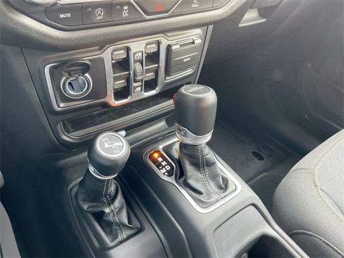 Used 2024 Jeep Gladiator Sport image 15