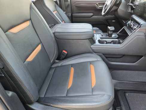 Used 2024 GMC Sierra 1500 AT4 w/ Technology Package AWD/4WD image 12