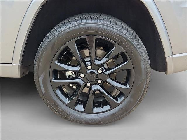 Used 2021 Jeep Grand Cherokee Laredo X AWD/4WD image 24