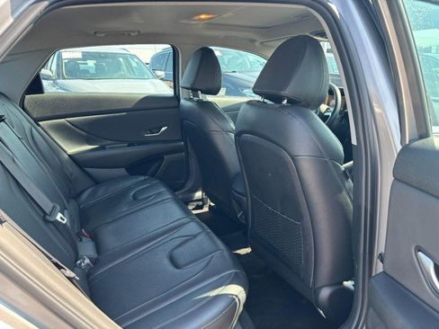 Used 2025 Hyundai Elantra Limited FWD image 13