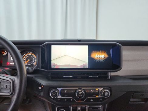 Used 2025 Jeep Gladiator Mojave AWD/4WD image 28