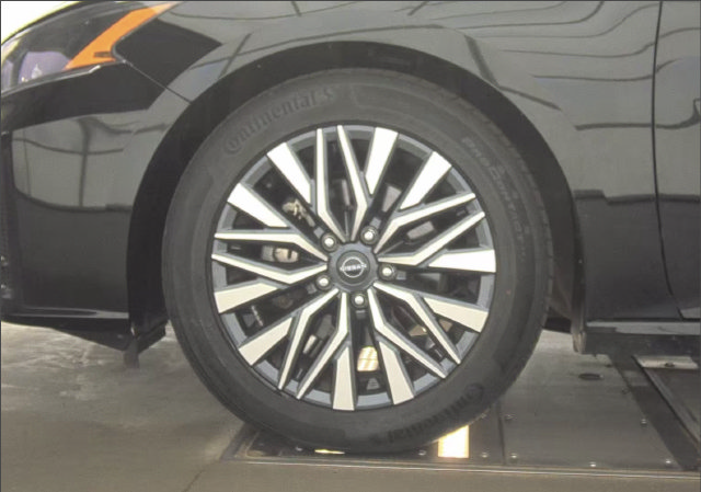 Used 2024 Nissan Altima 2.5 SV FWD image 8