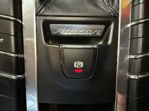 Used 2015 Porsche Macan S image 22