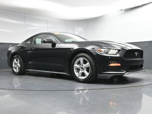 Used 2015 Ford Mustang Coupe image 24