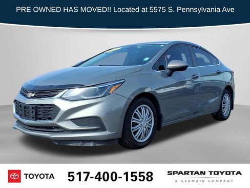 Used 2017 Chevrolet Cruze LT image 1