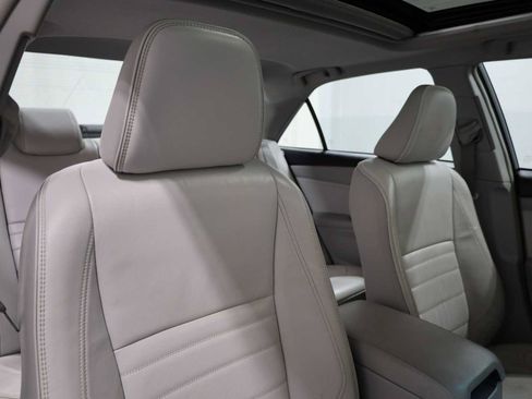 Used 2017 Toyota Camry XLE w/ Moonroof Package FWD image 21