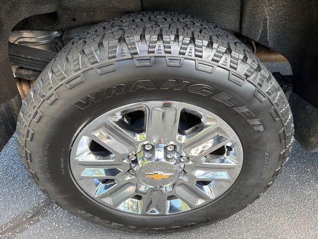 Used 2024 Chevrolet Silverado 2500 High Country w/ High Country Premium Package AWD/4WD image 17