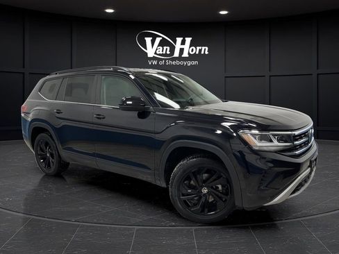 Used 2022 Volkswagen Atlas SE w/ Black Wheel Package image 38
