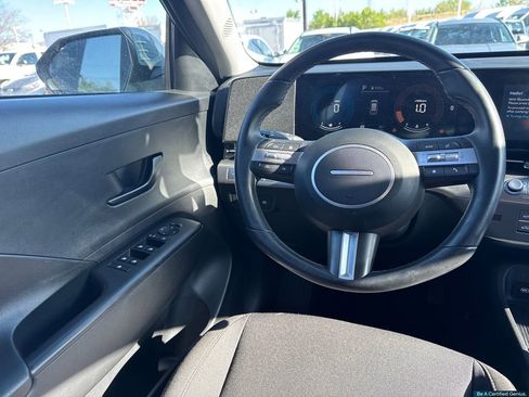 Used 2024 Hyundai Kona SEL AWD/4WD image 32